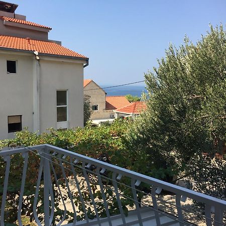 אומיס Apartments Bilic Nemira מראה חיצוני תמונה