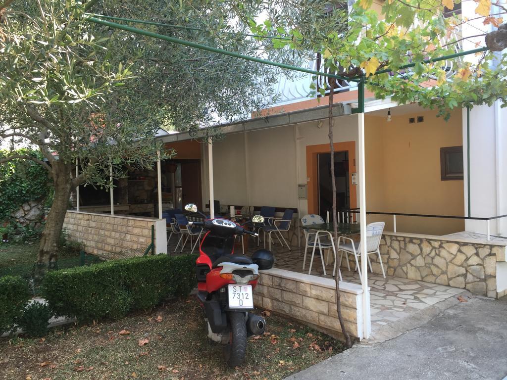 אומיס Apartments Bilic Nemira מראה חיצוני תמונה