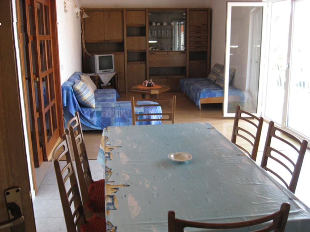 אומיס Apartments Bilic Nemira מראה חיצוני תמונה